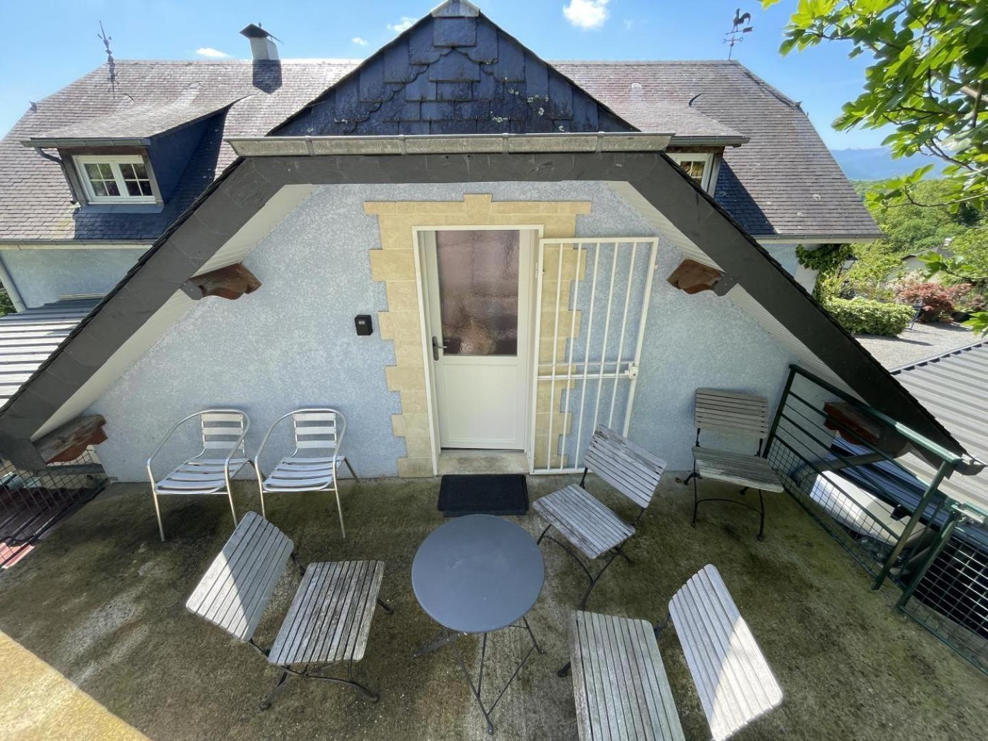 Les Gites De La Maison Bleue D'Estialescq Eksteriør bilde